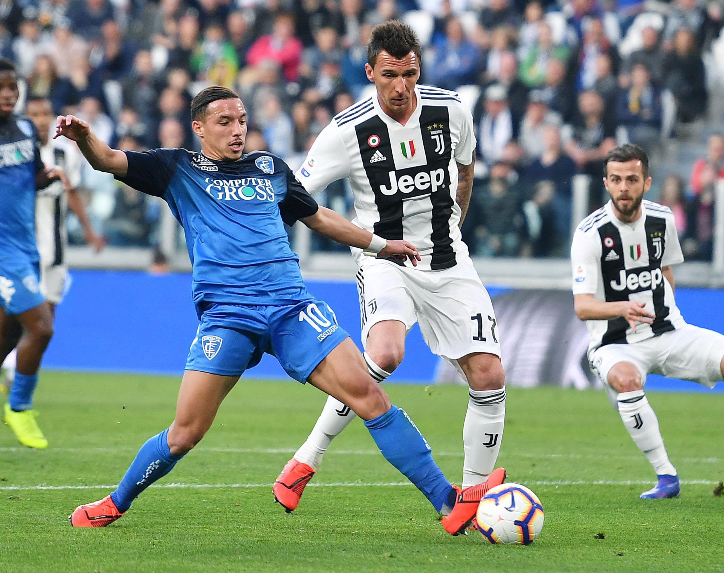 进攻哑火！天津首节合计18中4只得11分（手感冰冷！天津首节18投4中仅得11分）