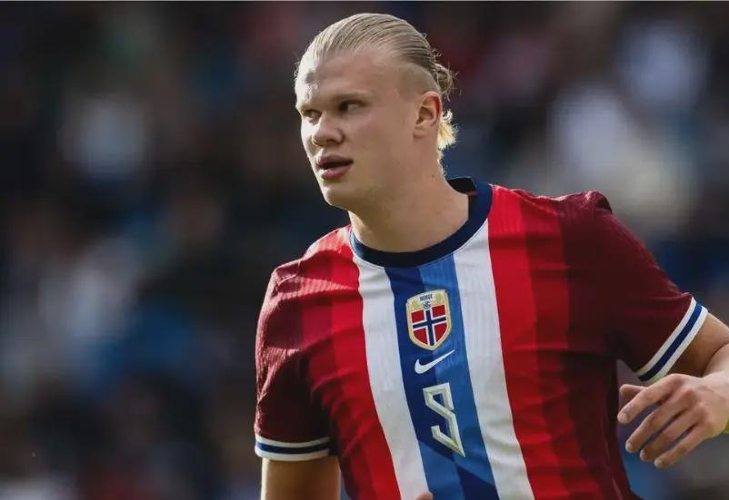 C罗晒精彩倒钩破门视频：谁来起个好标题🤔（C罗发布倒钩神仙球视频，标题你来定）