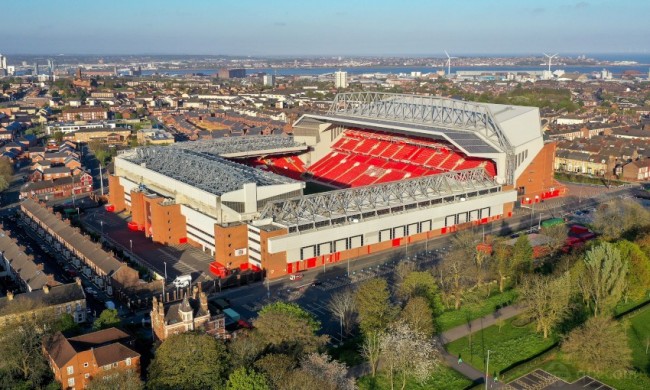 拜仁莱万梅开二度战胜门兴（莱万梅开二度助拜仁力克门兴）