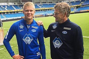 朱利亚诺谈单场最佳：这是我第一个奖杯，被认可让我特别高兴（朱利亚诺谈当选全场最佳：首座奖杯到手，获认可令我格外开心）