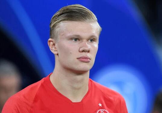 埃贝尔：凯恩已是足坛最伟大球员之一，未来他能竞争金球奖（埃贝尔：凯恩已跻身足坛顶尖，未来有望冲击金球）