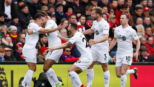 马德兴：汪士钦落选U22国足是因为此前熊猫杯染红引发舆情（马德兴称汪士钦无缘U22国足，因熊猫杯红牌引发舆论风波）