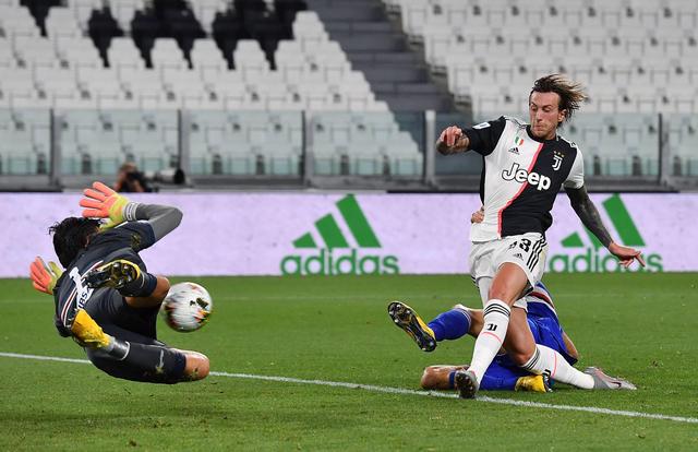 曾单赛季30球，紫百合名宿里加诺退役后重拾老本行当泥瓦匠（单季30球神射手到泥瓦匠：紫百合名宿里加诺退役后重返旧业）