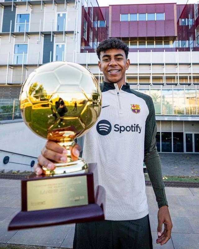 曼联三人非洲杯离队日期确定，无缘战维拉！落选奥纳纳清洗计划曝光（曼联三将非洲杯离队时间敲定，无缘战阿斯顿维拉；奥纳纳遭弃用与清洗计划曝光）