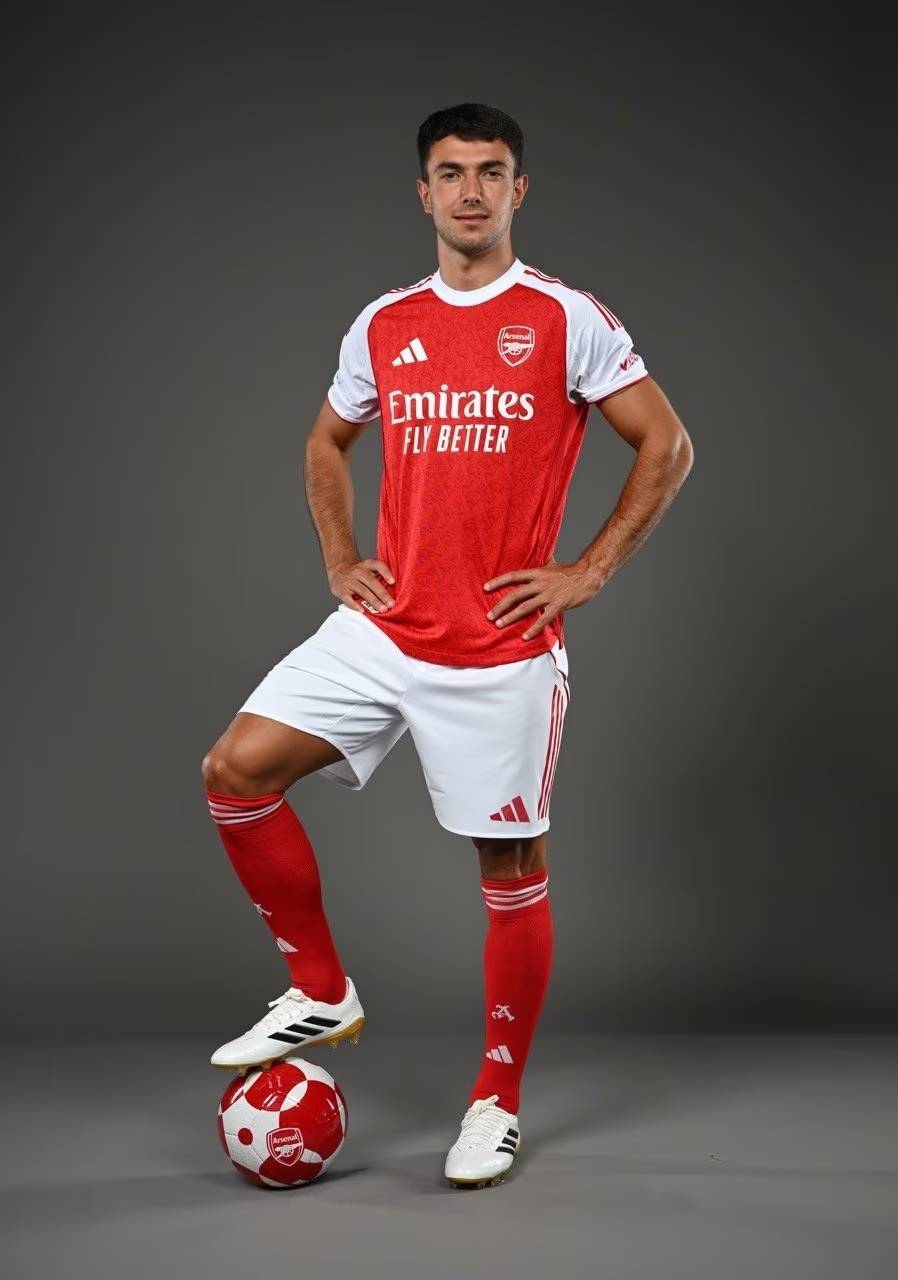 世体：引进小蜘蛛非常困难，巴萨高层越来越关注凯恩（世体：引进小蜘蛛阻力重重，巴萨高层愈发青睐凯恩）