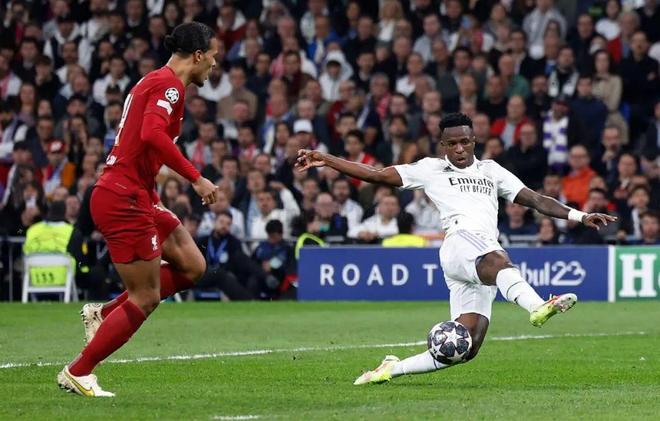 利兹联3-1切尔西，蓝军完败，暴露战术短板，惧怕强队。（利兹联3-1击败切尔西：蓝军惨败，战术短板尽显，遇强不振）