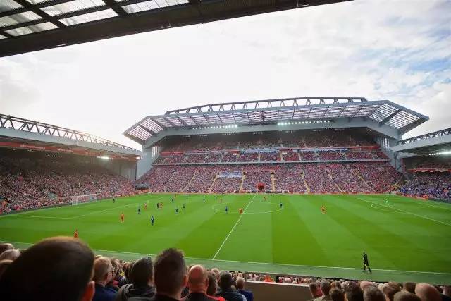 世界杯历史经典比赛回顾（历届世界杯经典对决回眸）